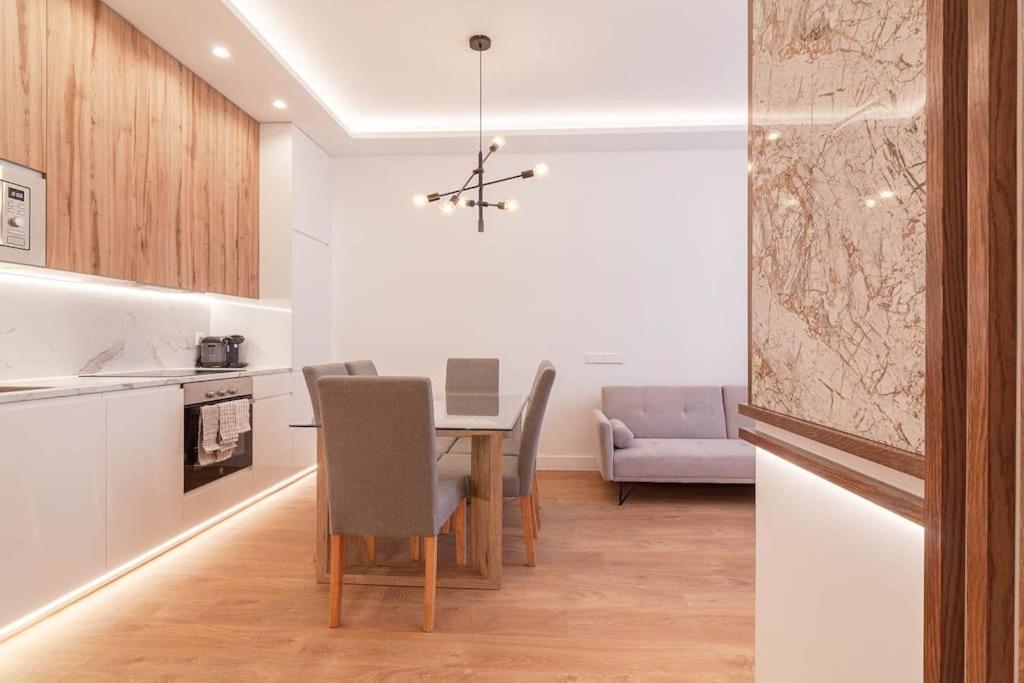 Modern Salamanca I Renovated 2br 2bh *
