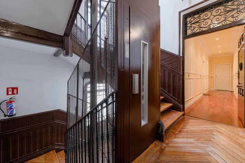 Modern In Chueca Inf3iz4 *