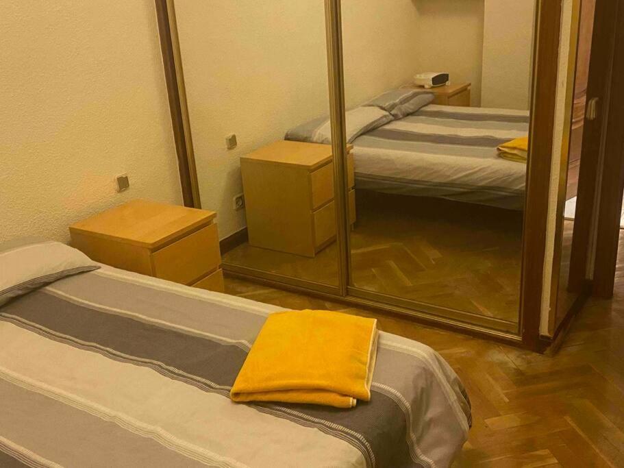 Piso Amplio, Iluminado Y Muy Bien Comunicado Apartamento Madrid