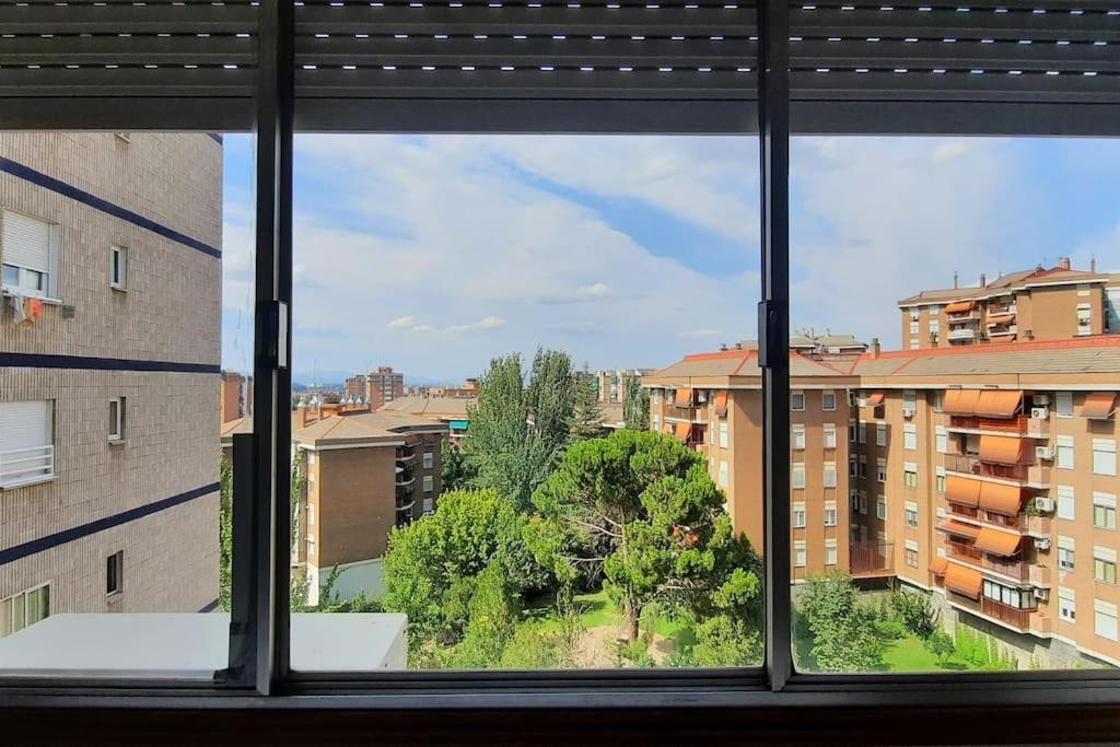 Piso Amplio, Iluminado Y Muy Bien Comunicado Apartamento Madrid