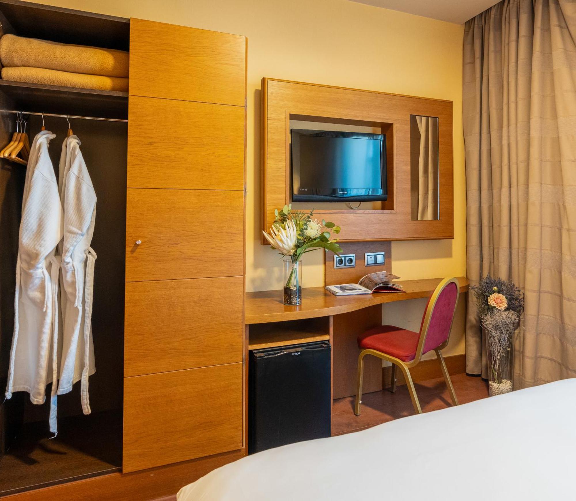 Sterling Hotel 3*