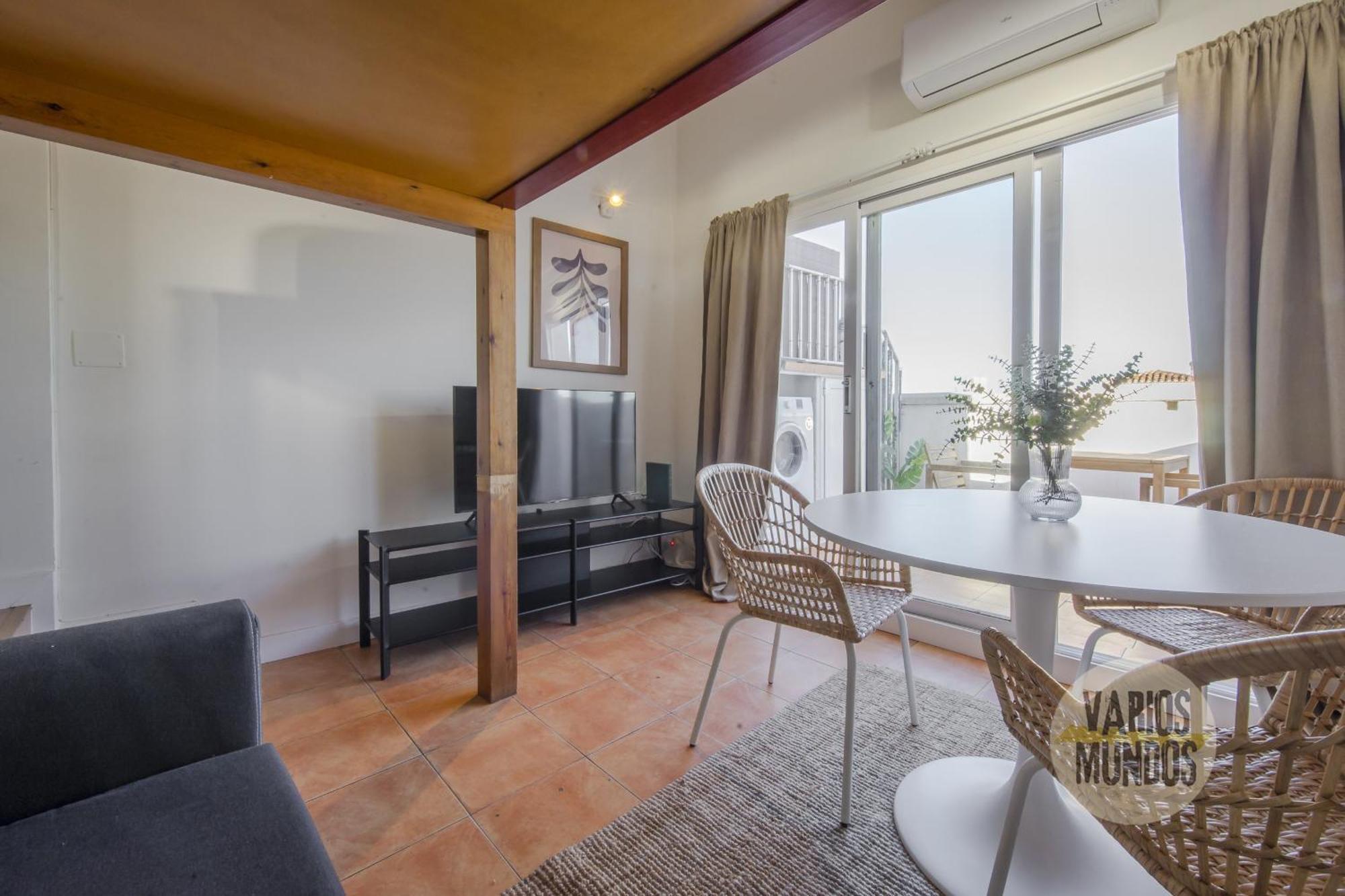 Fabuloso Atico Doble Altura 3pax En Chueca Apartamento
