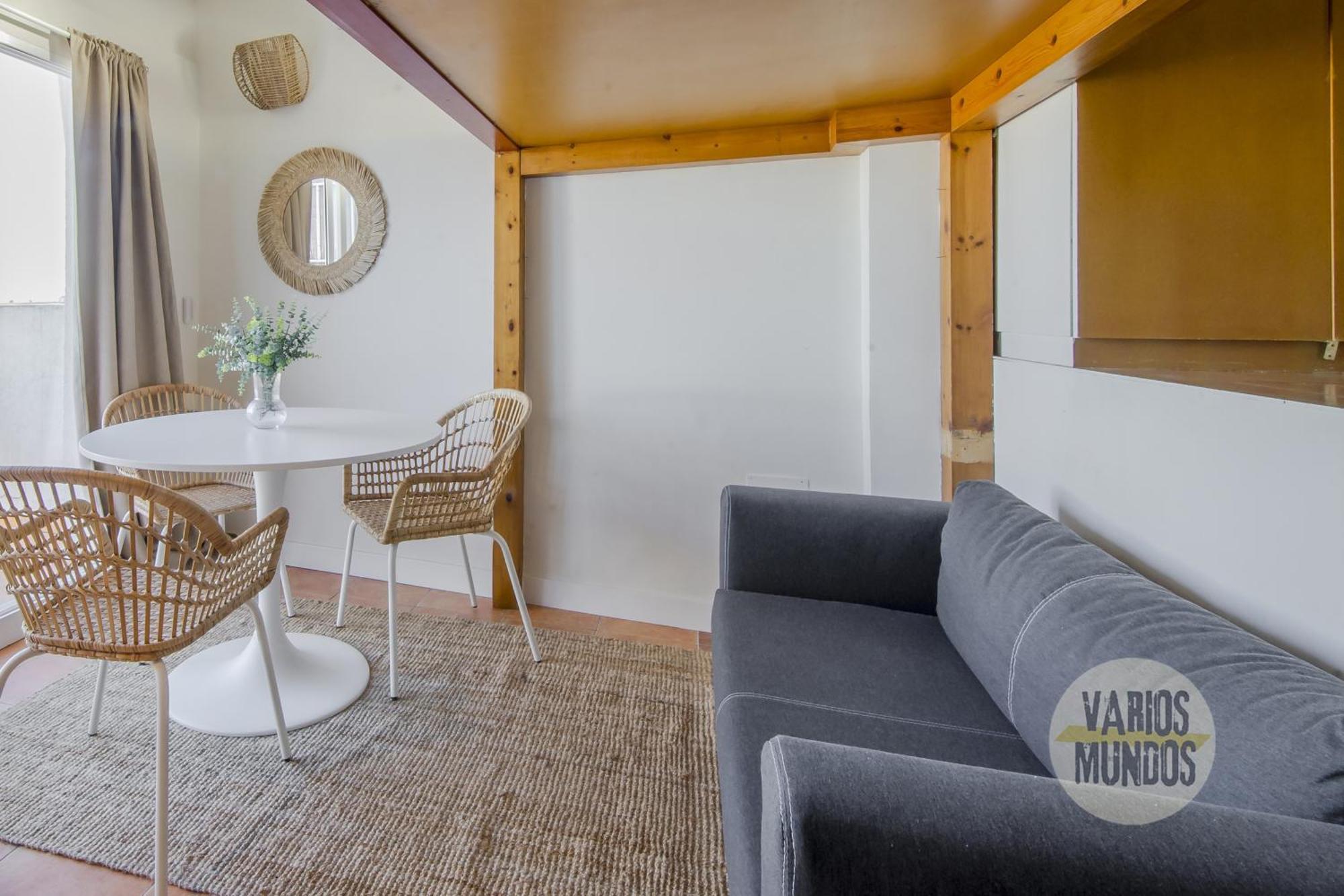 Apartamento Fabuloso Atico Doble Altura 3pax En Chueca *