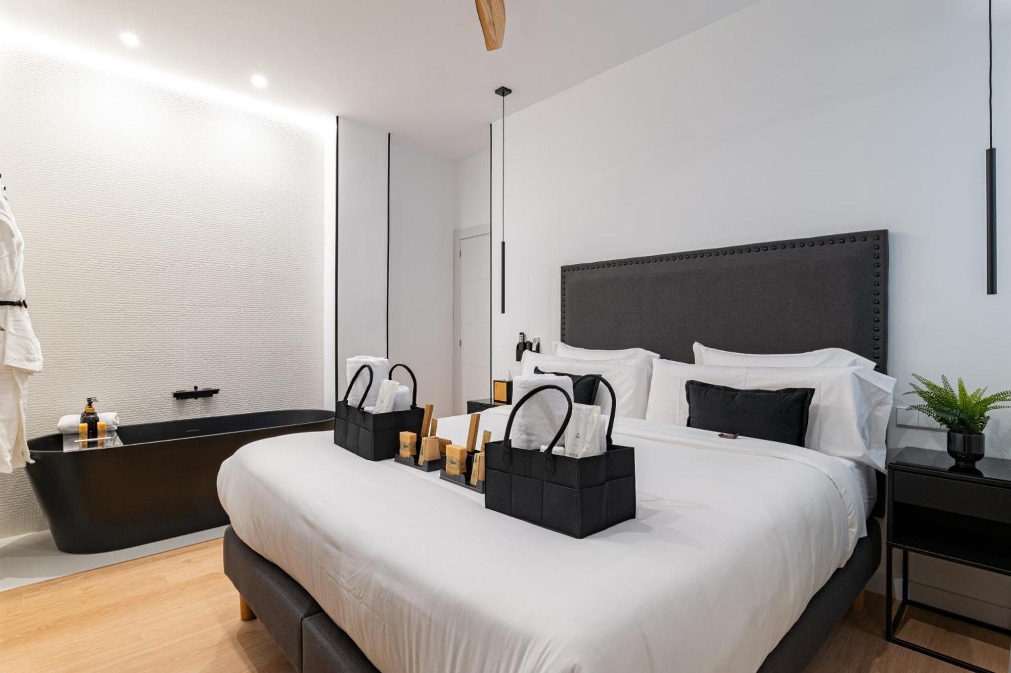 Honey In The Center Of Apartamento Madri