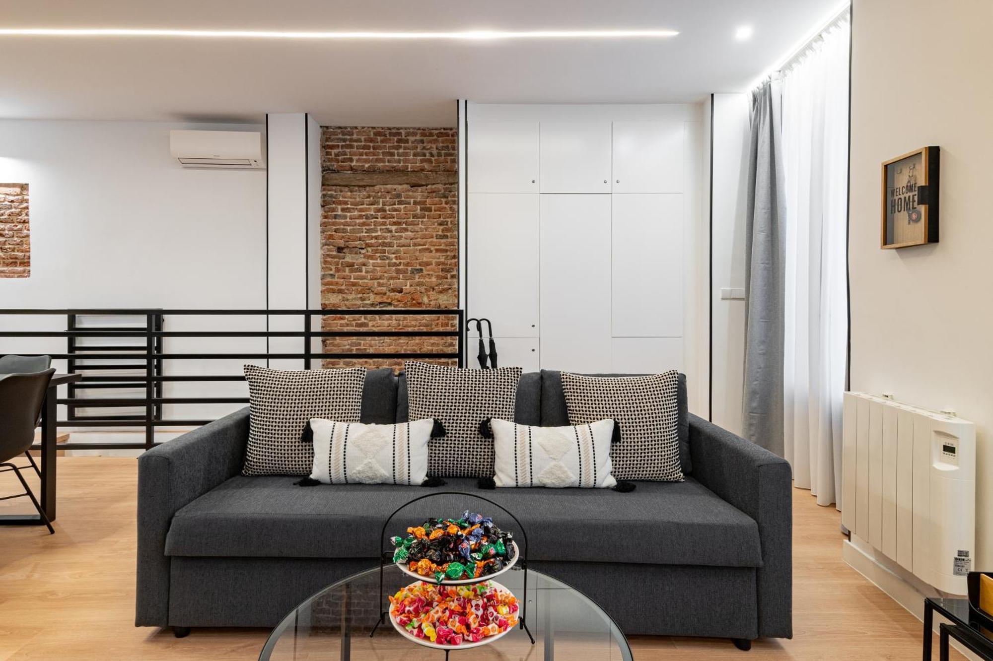 Honey In The Center Of Apartamento Madri