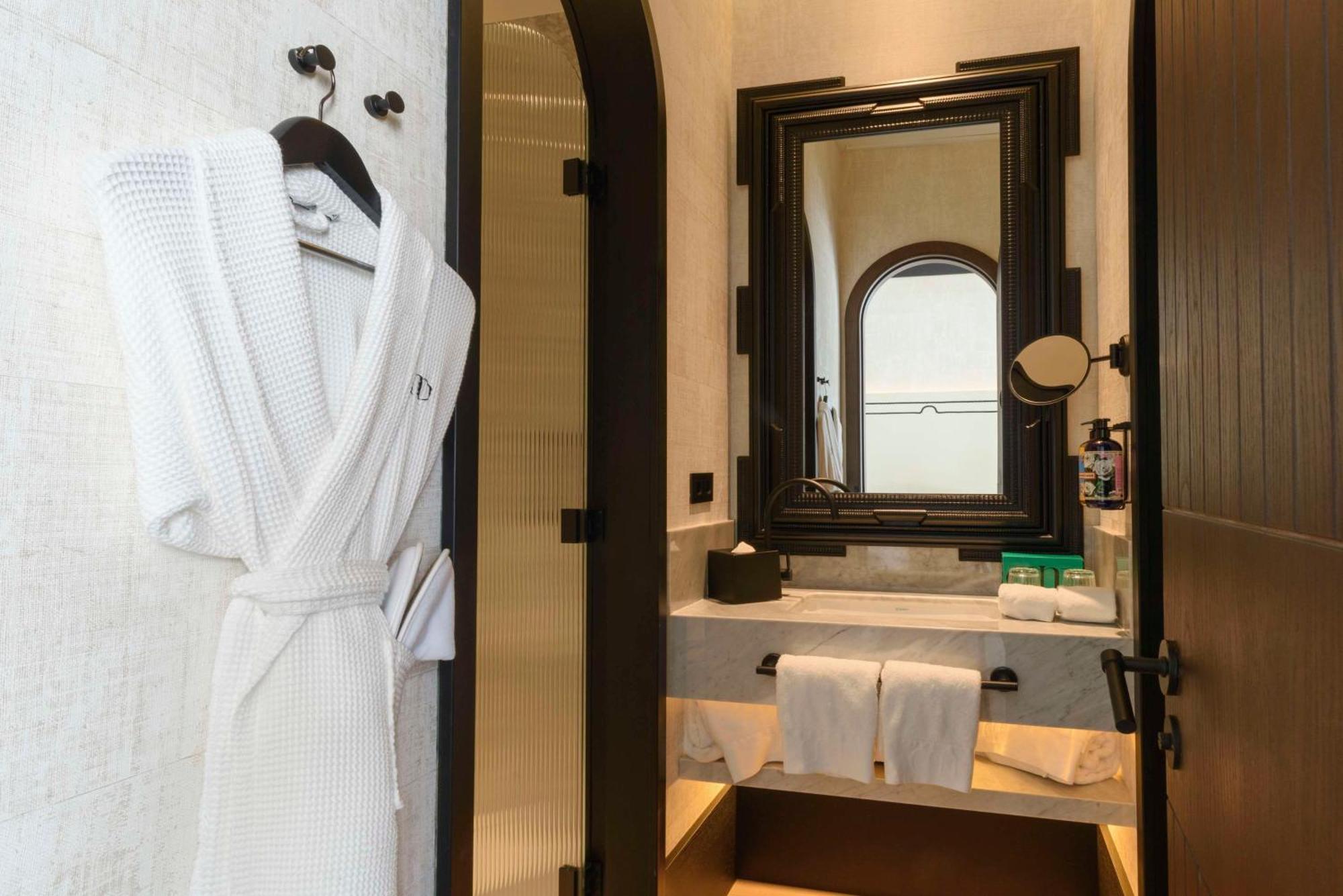 Montera Madrid, Curio Collection By Hilton Hotel