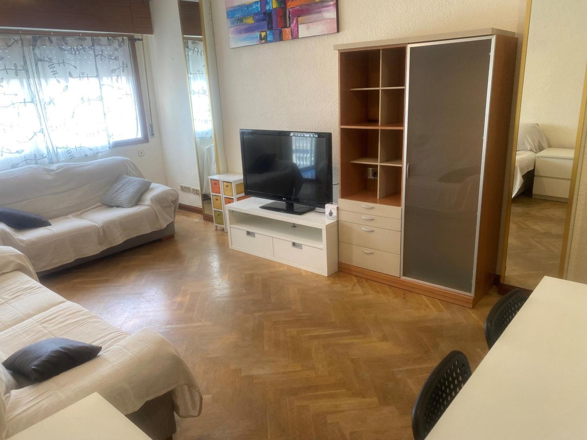 Apartamento Piso Amplio, Iluminado Y Muy Bien Comunicado *
