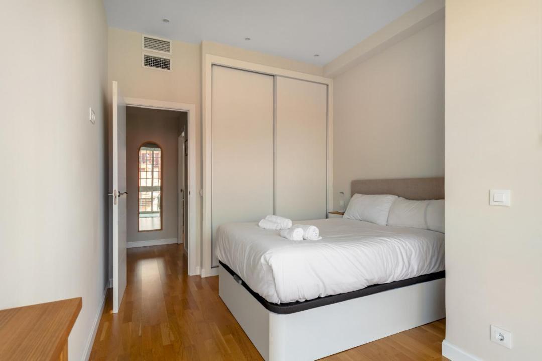 Bright With Views - 2bd 1bth- Av America * Madrid
