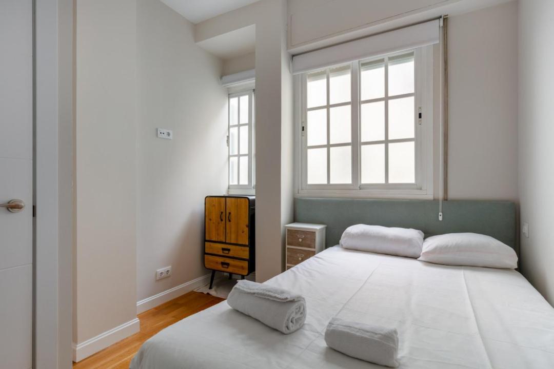 Bright With Views - 2bd 1bth- Av America Madrid