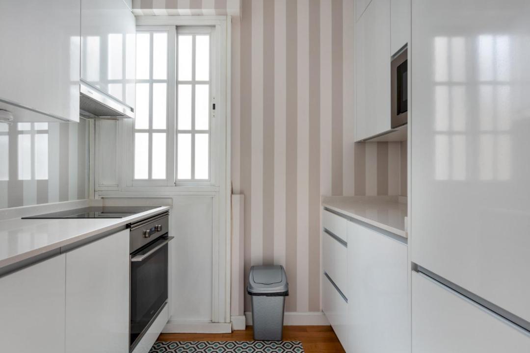 Bright With Views - 2bd 1bth- Av America *