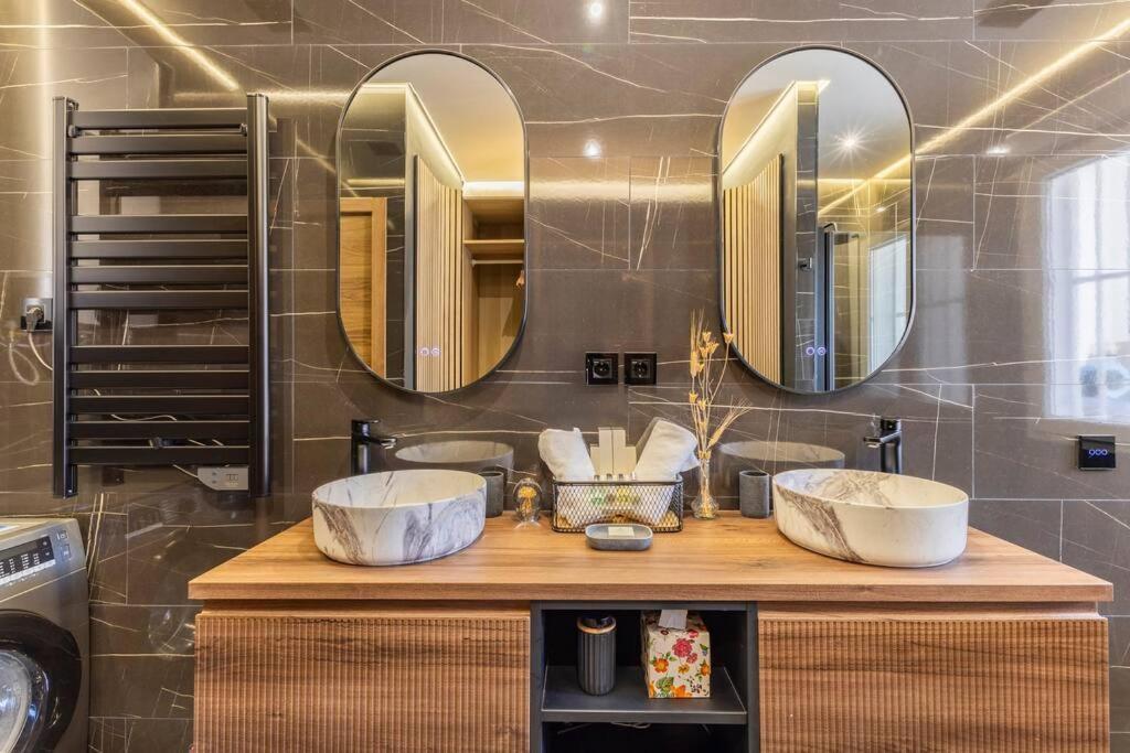 Luxury And Elegant *