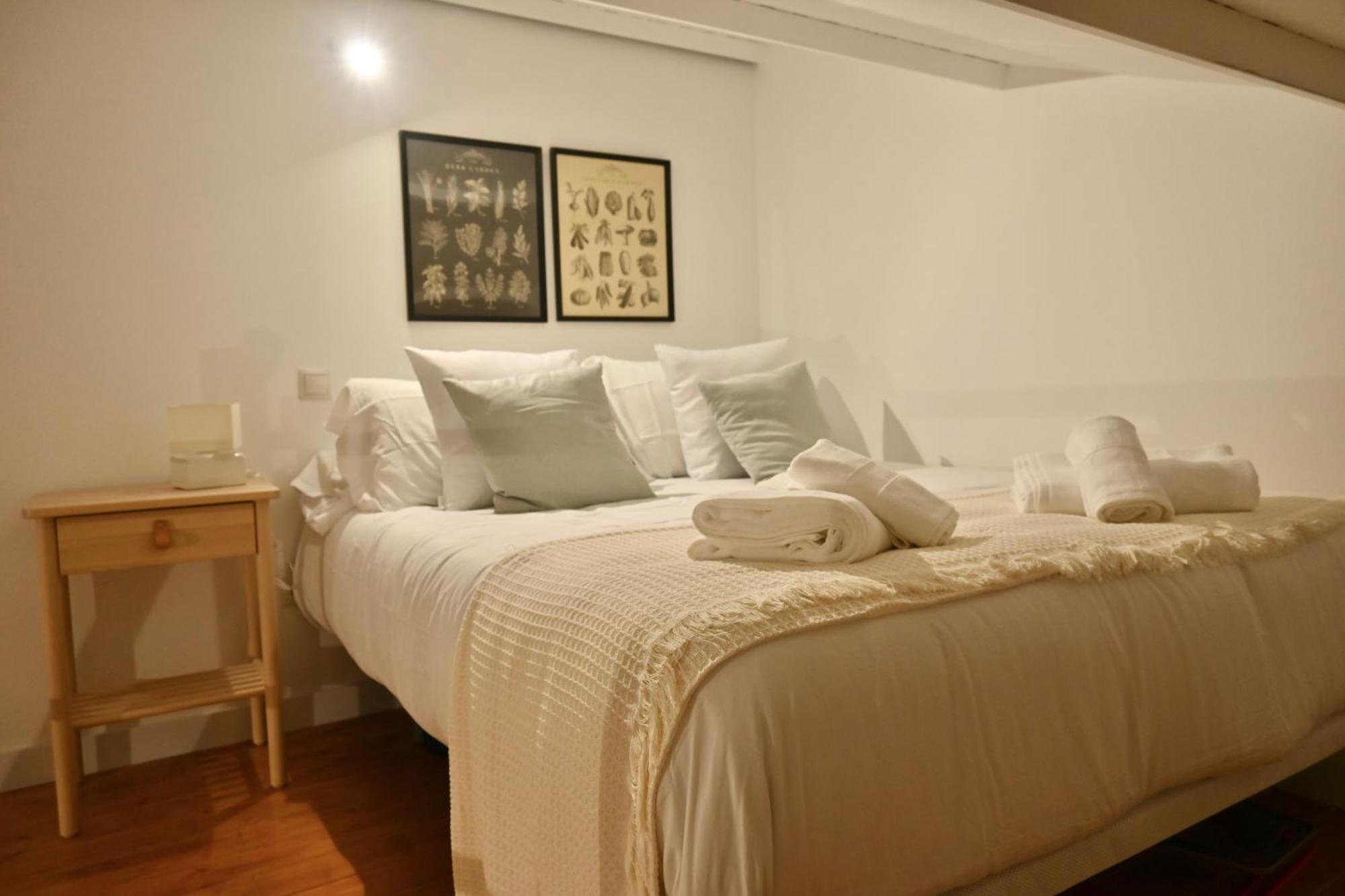 Apartamento Encantador Estudio Temporal Con Cama En Mezanine Cerca De La Vibrante Avenida Albufera Mpe35 Madrid