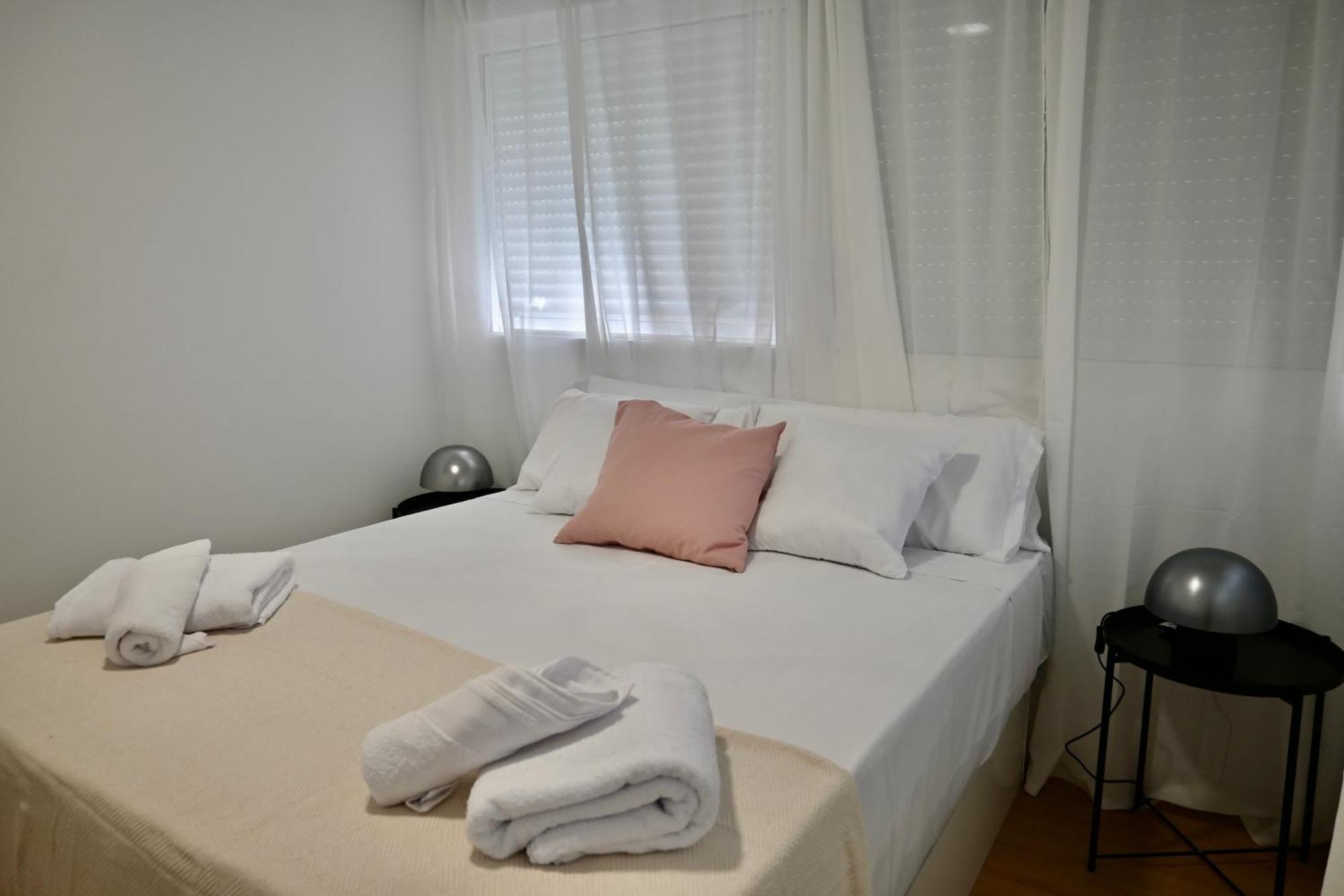 Apartamento For Coqueto Y Amplio Temporal En El Barrio Quintana Ale141º Madrid