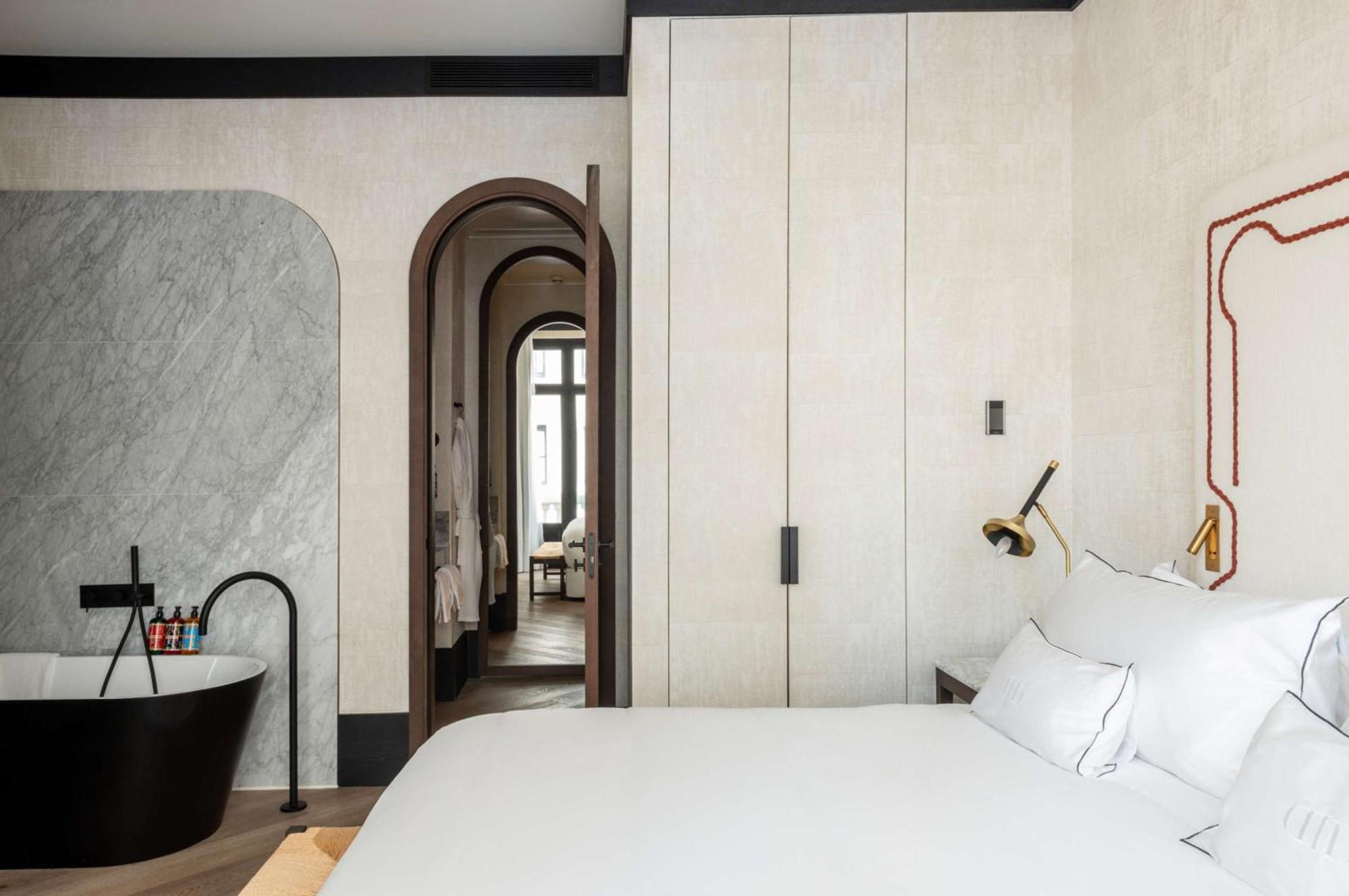 Hotel Montera Madrid, Curio Collection By Hilton 5*