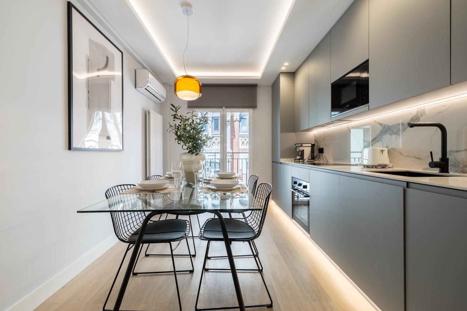 Gran Via I Calle De Silva 2br 2bh Appartamento Madrid