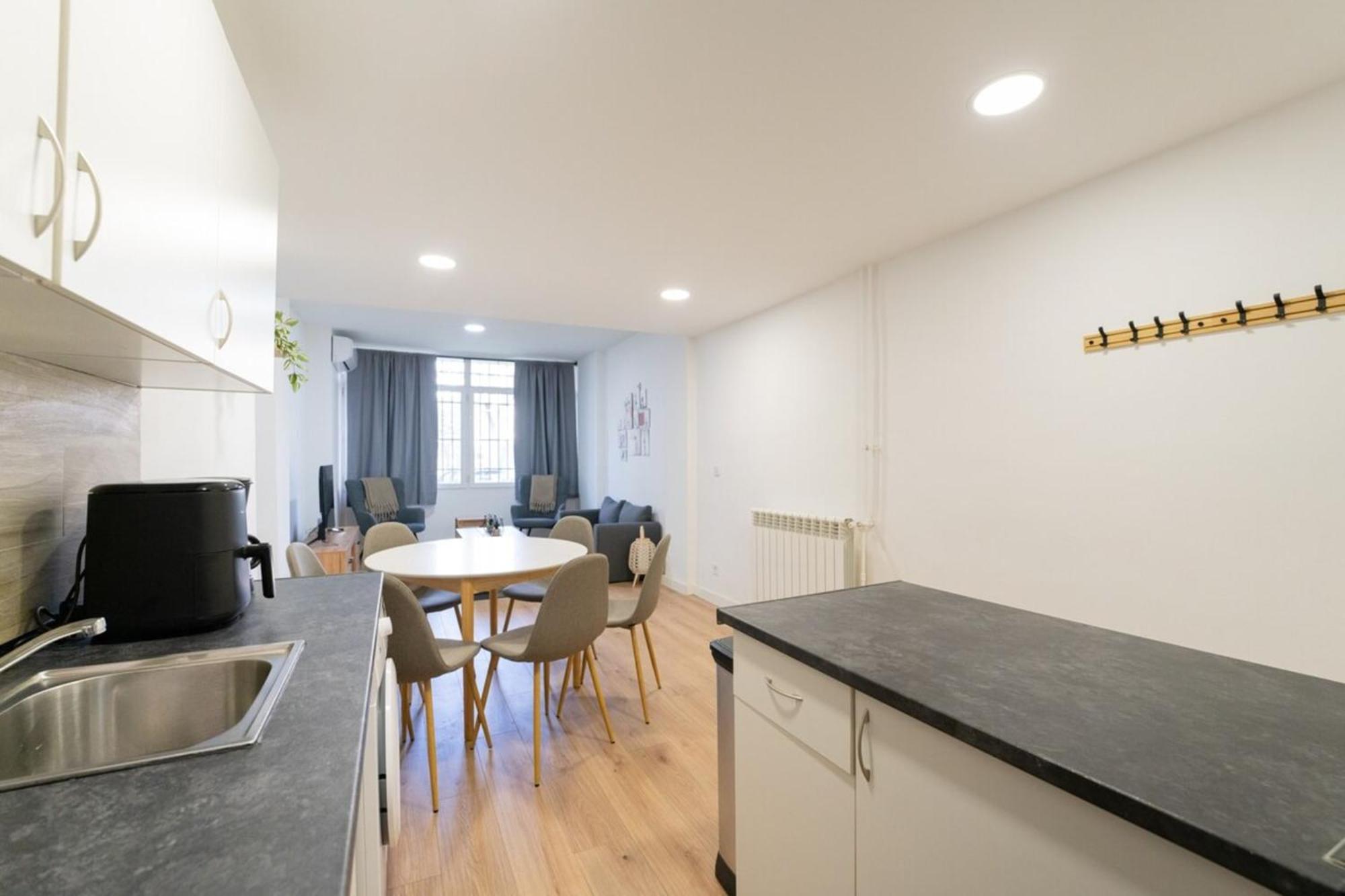 Moderncozy Near Barajas Appartement *