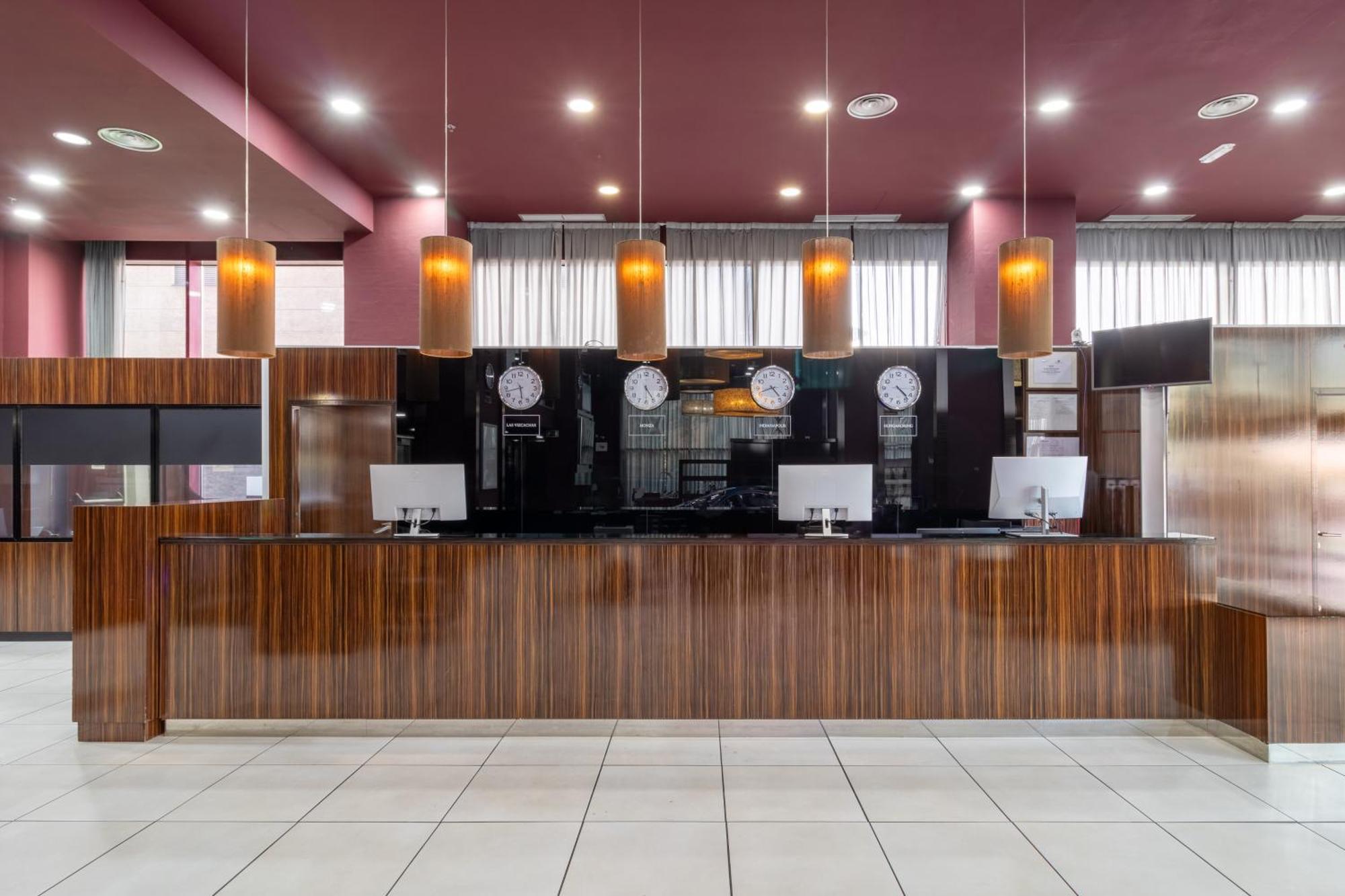 Exe Convention Plaza Hotel 4*