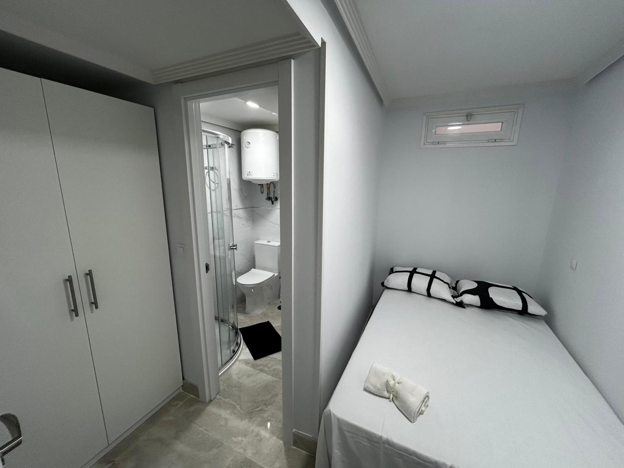 Doble Con Bano Privado En El Centro De Couette-café Madrid