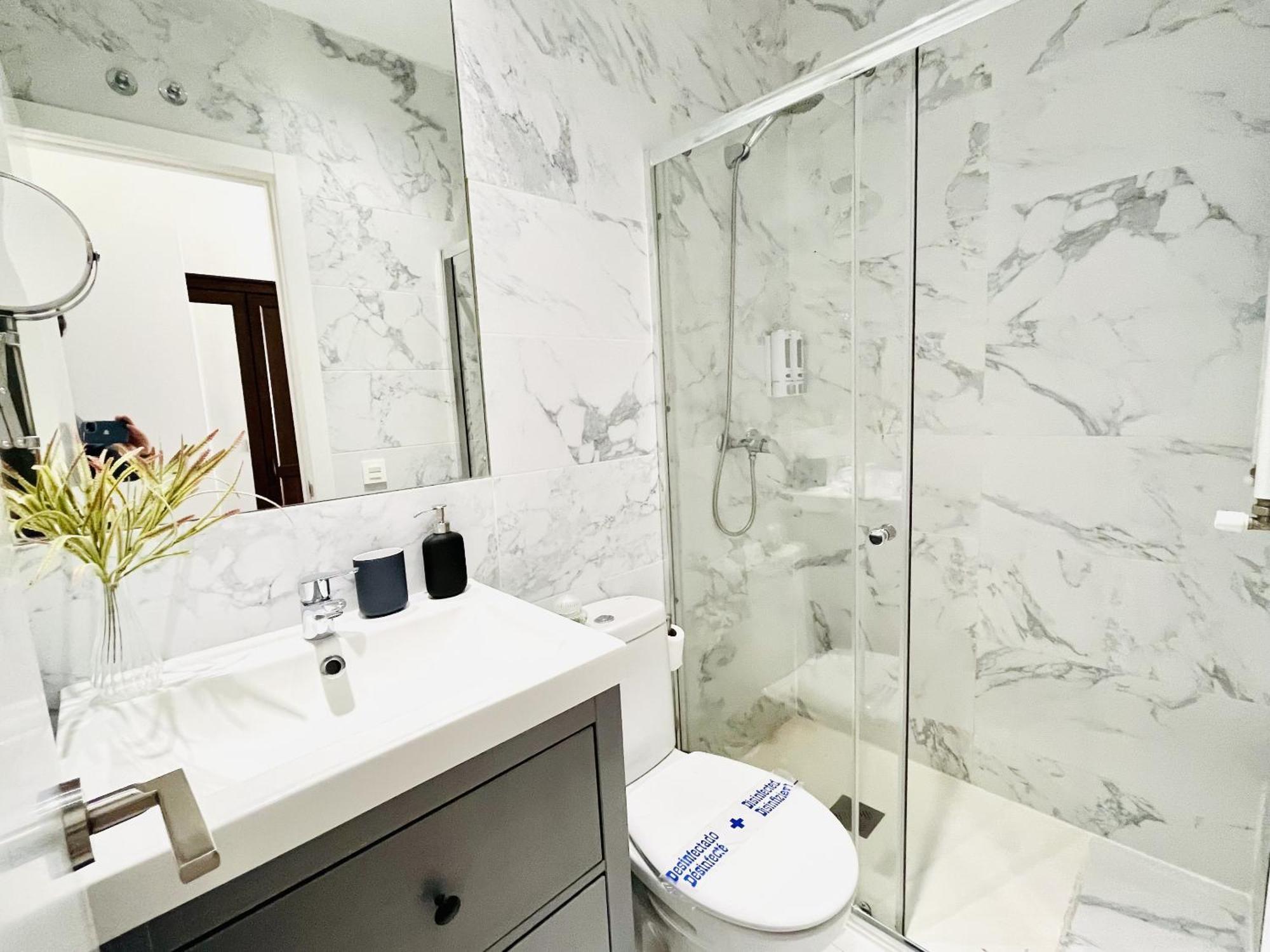 Bed & Breakfast Dplace To Be - Luxury In Historic Center Madrid