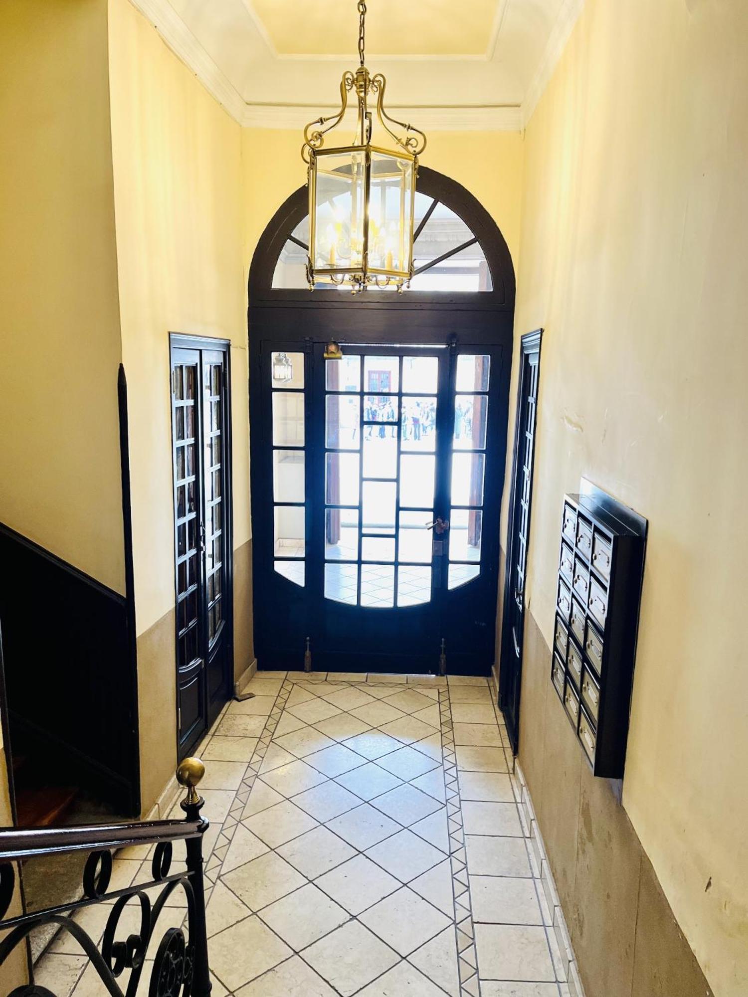 Bed & Breakfast Dplace To Be - Luxury In Historic Center Madrid