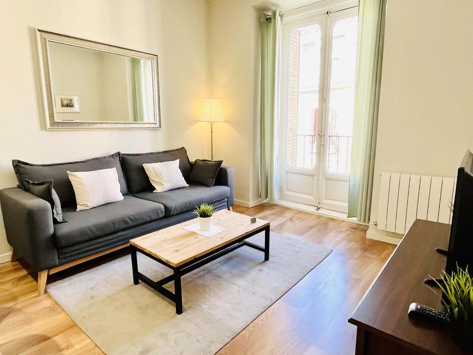Bed & Breakfast Dplace To Be - Luxury In Historic Center Madrid