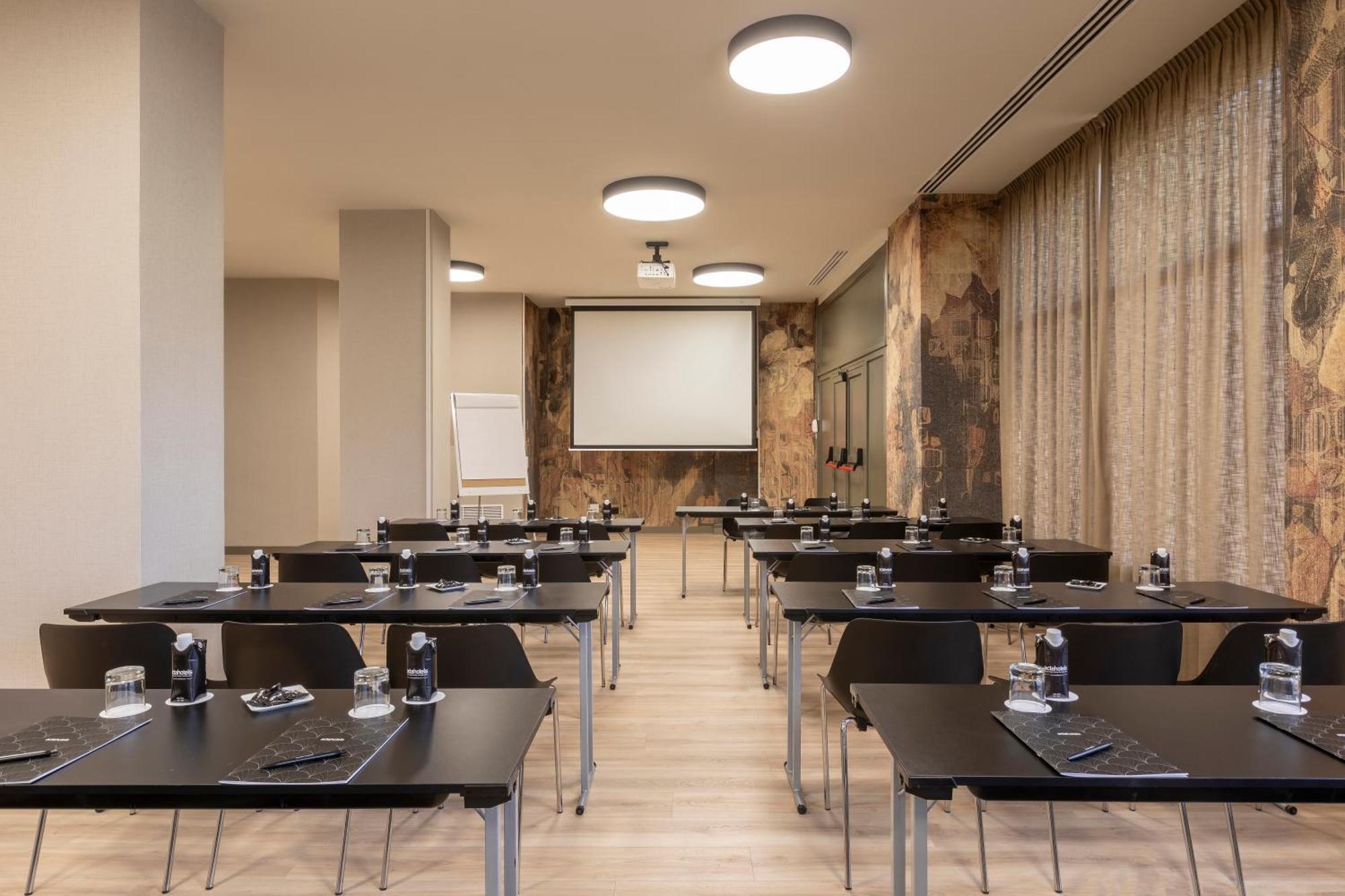 Hotel Rafaelhoteles Piramides 3*