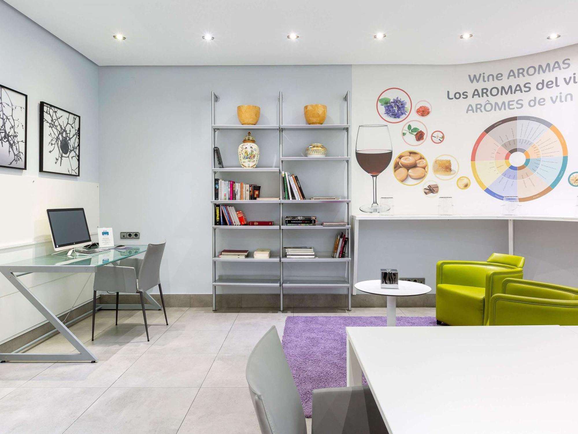Hotel Ibis Styles Prado 3*