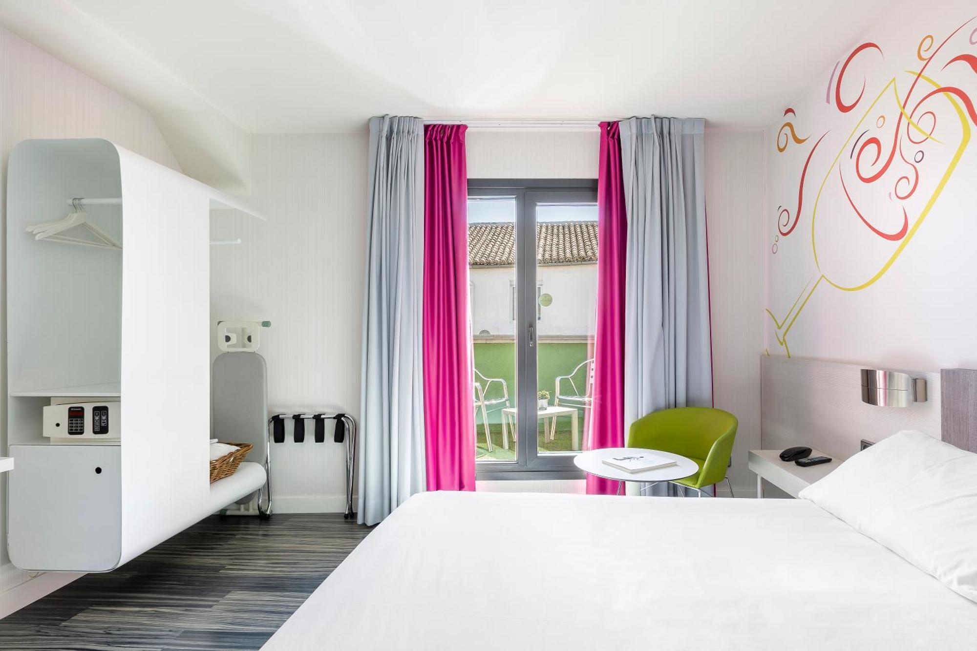 Hotel Ibis Styles Prado 3*