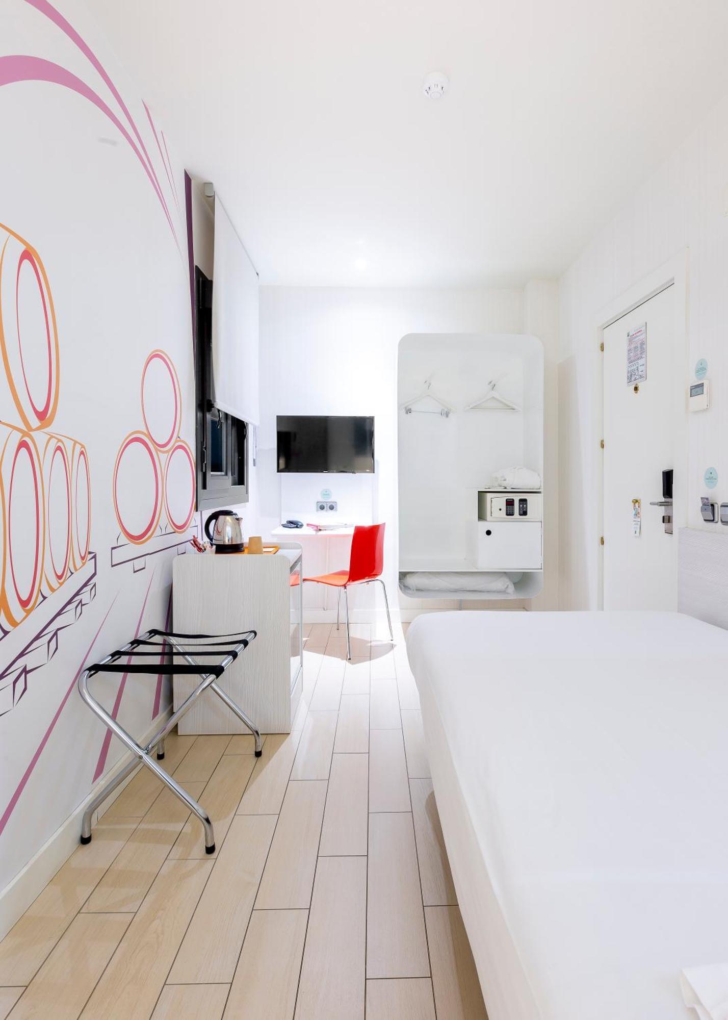Hotel Ibis Styles Prado 3*
