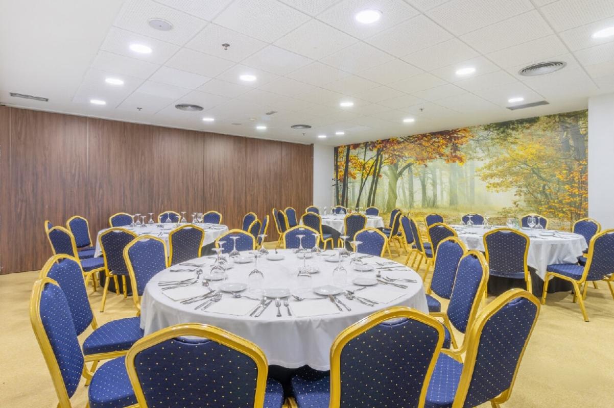 Exe Convention Plaza Hotel 4*
