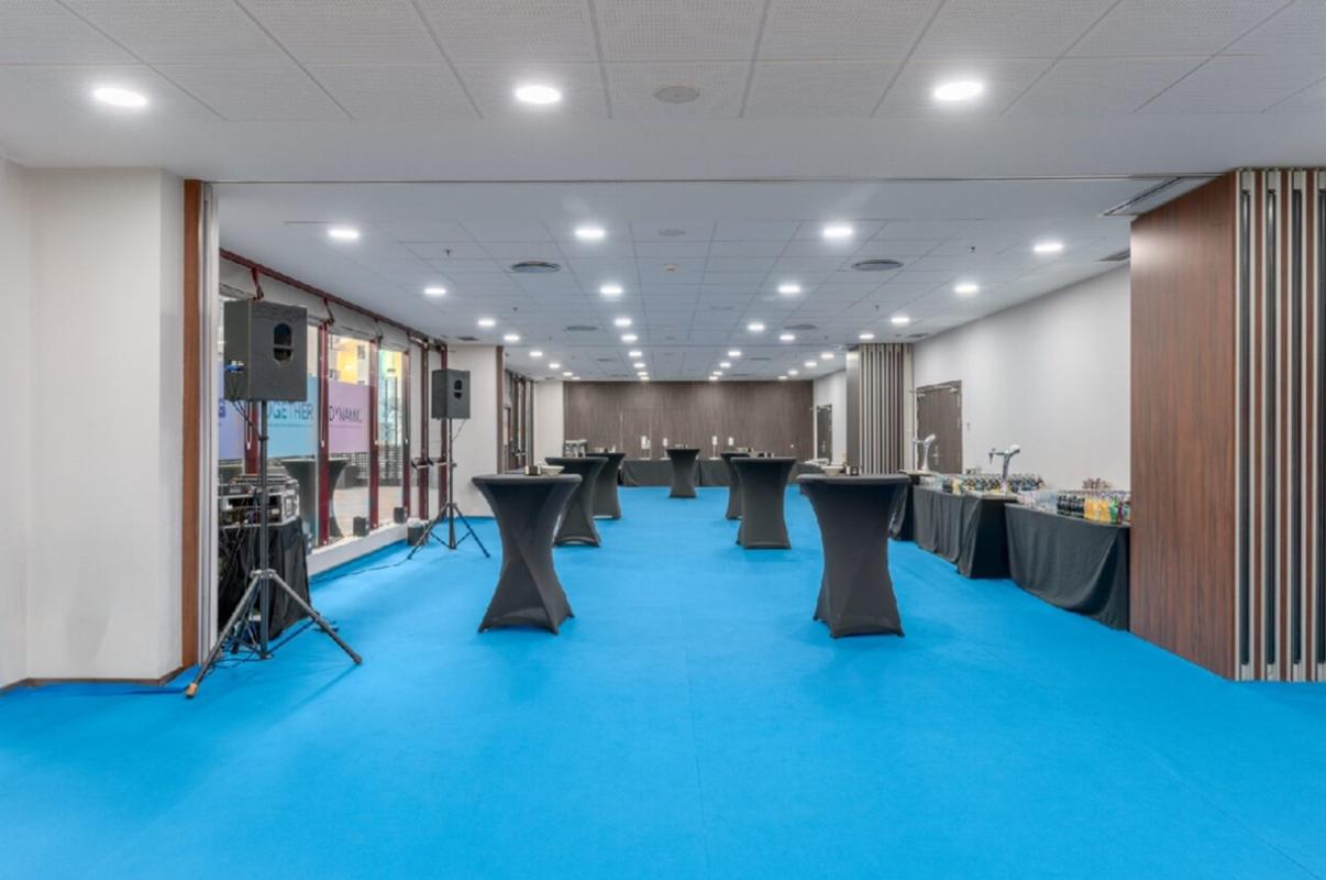 Exe Convention Plaza Hotel 4*