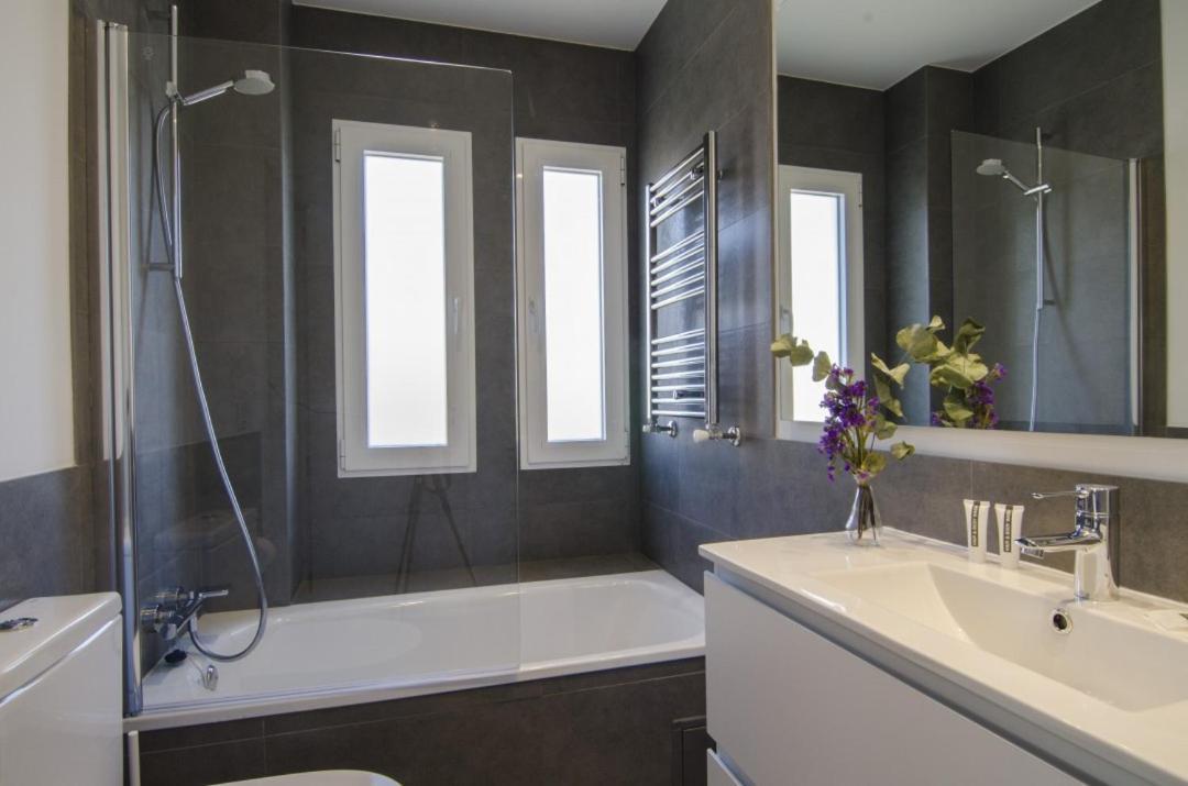 2 Bedrooms 2 Bathrooms Furnished - Bernabeu - Business Area With Terrace - Minty Apartment