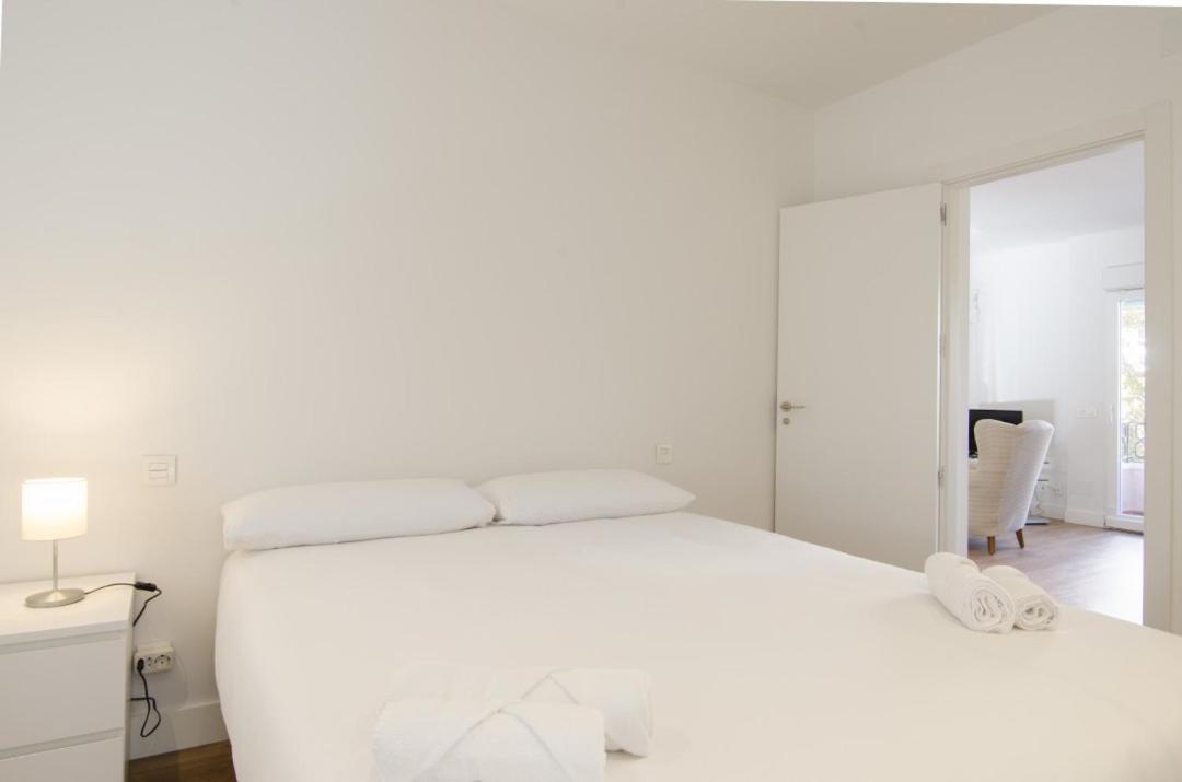 2 Bedrooms 2 Bathrooms Furnished - Bernabeu - Business Area With Terrace - Minty Apartment *