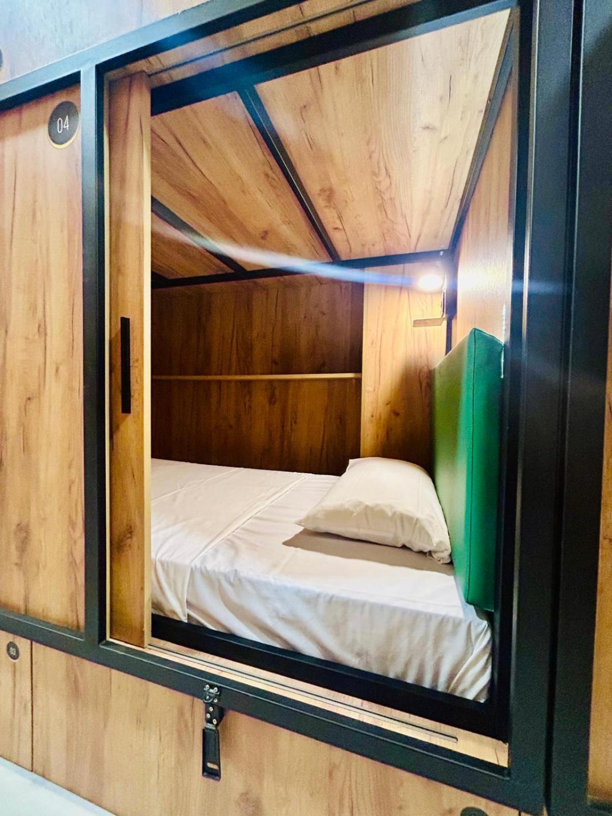 Urban Hotel a capsule Madrid