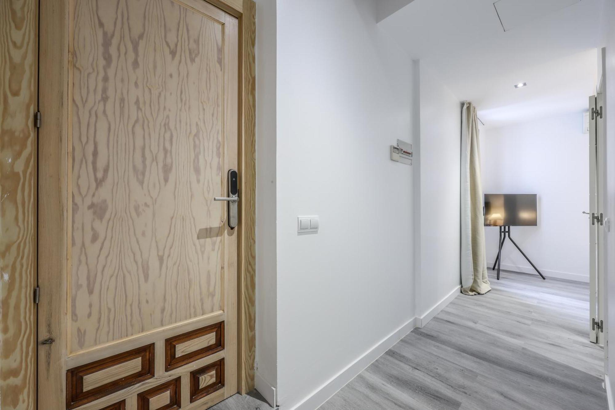 Ap Leganitos -no Ascensor- Hostal