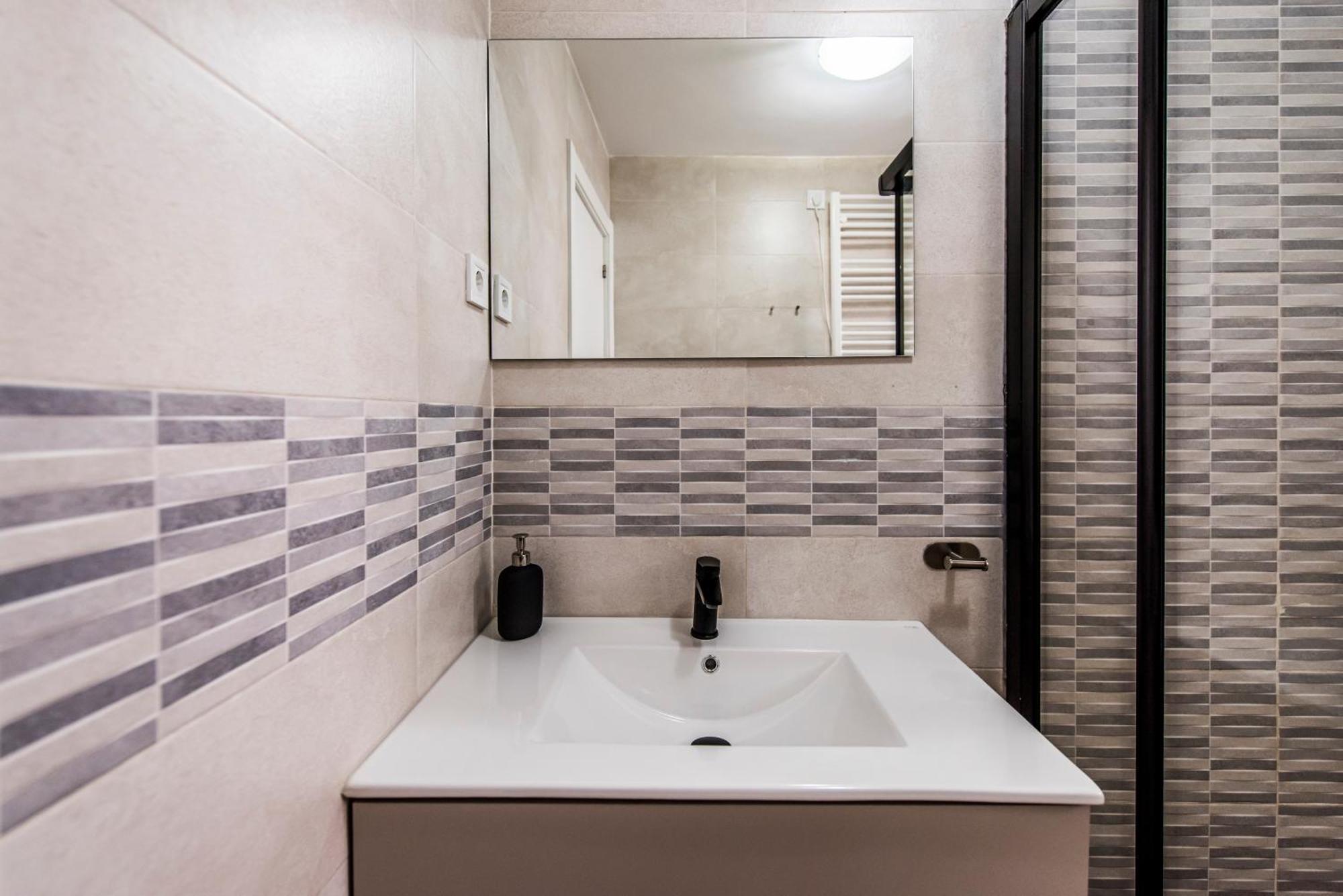 Apartamento Encantador En Barajas By Bebalmy *