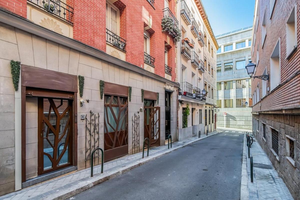 Apartment Cosy Loft In The Centre Of - Reloj D