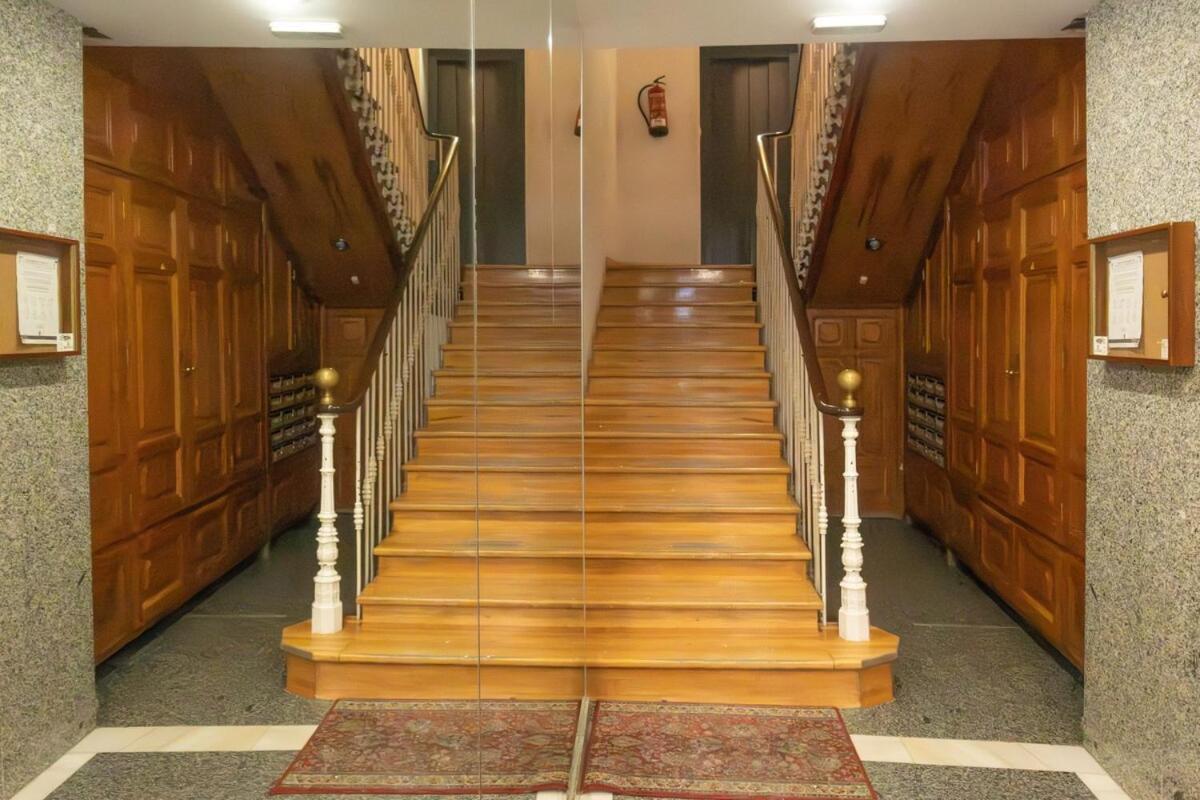Apartment And Bright Temporal Penthouse Center Myr137c
