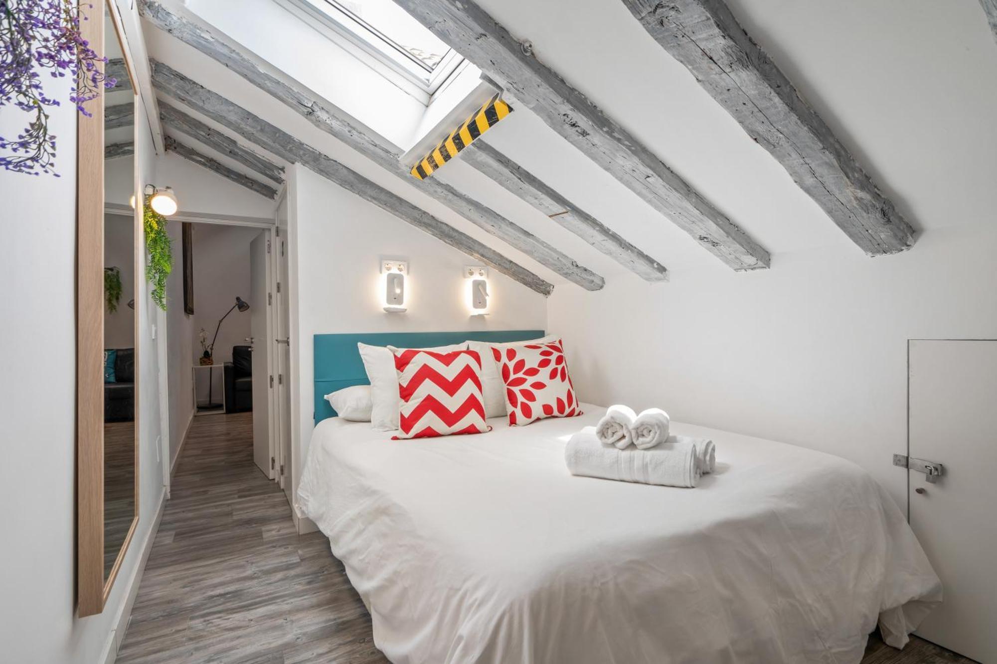 Appartement Attic 3bedrms-2baths In Heart Of Malasana