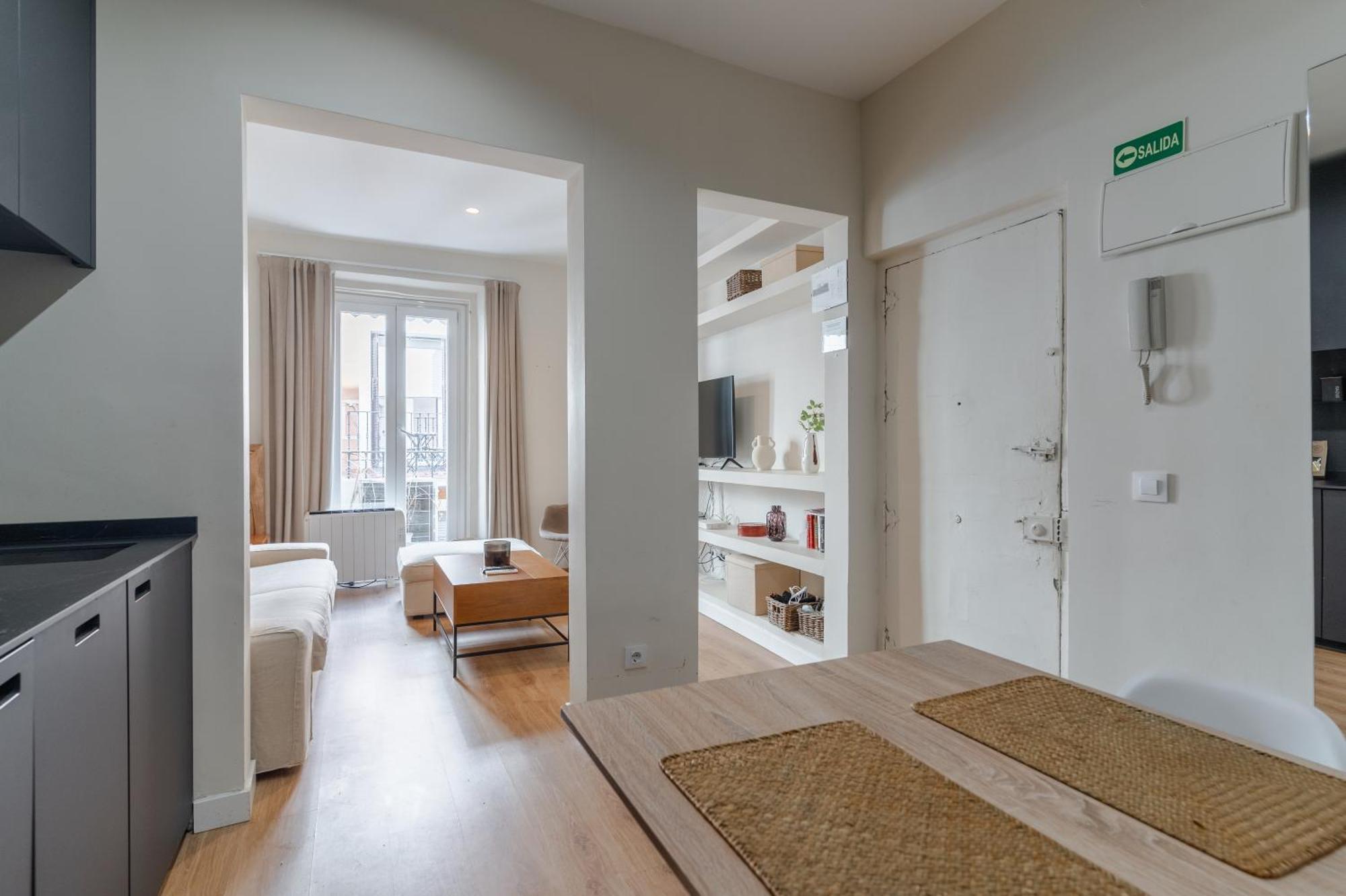 Centric- 1bd 1bth Furnished - Chueca * Madrid