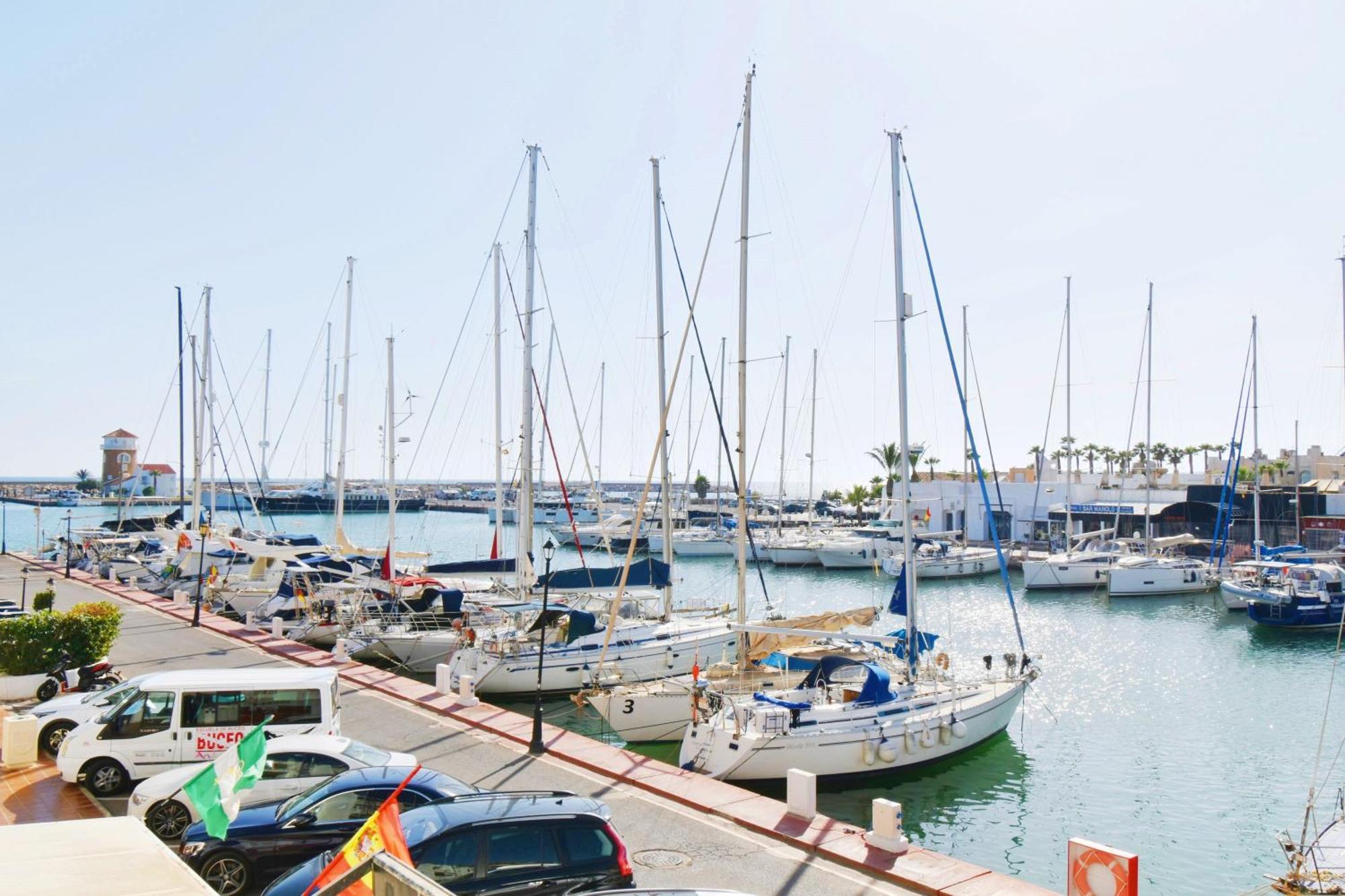 Expoholidays - Centro Puerto Deportivo * Almerimar
