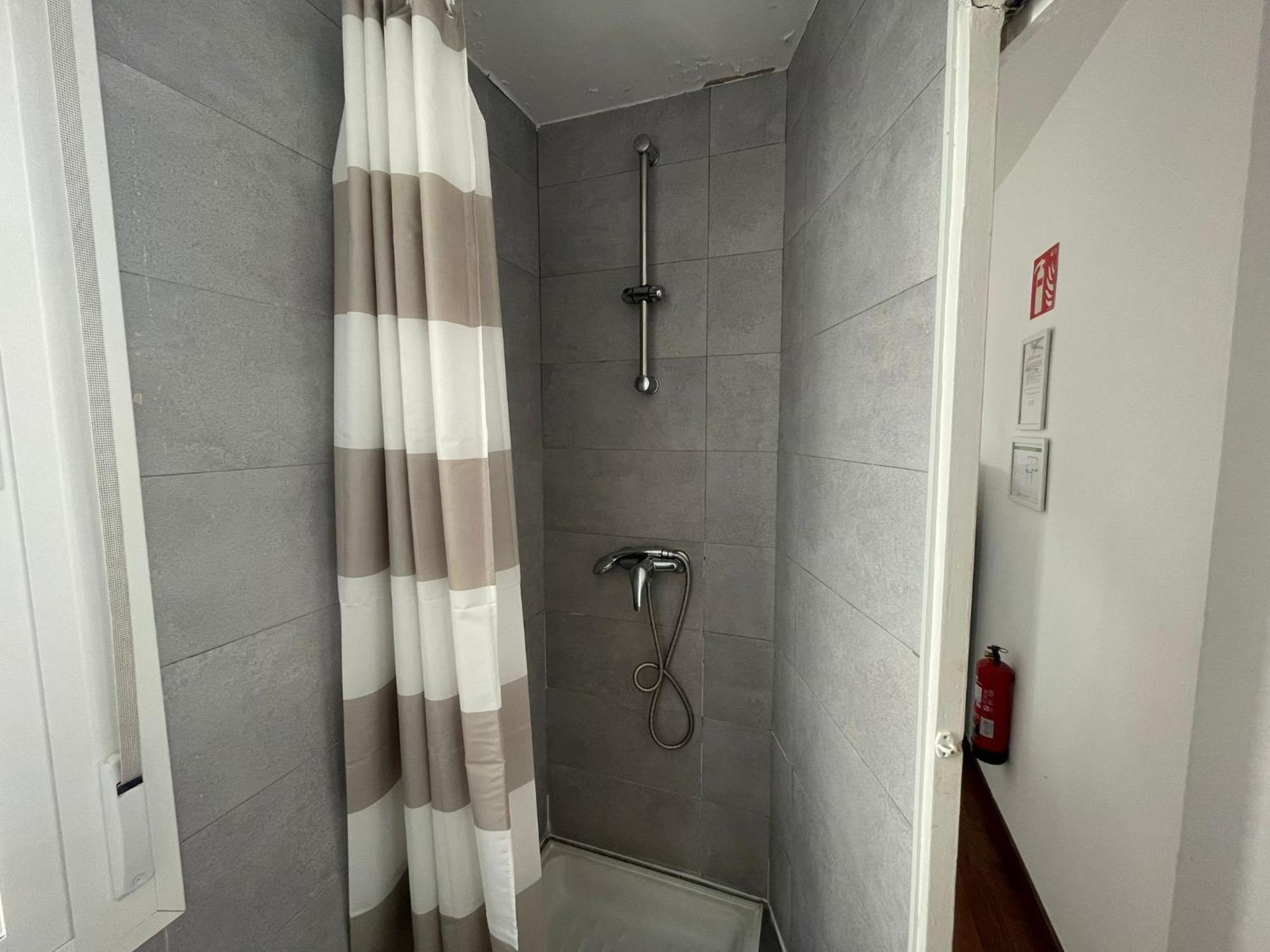 Atico Con Terraza En Habitación en casa particular Madrid