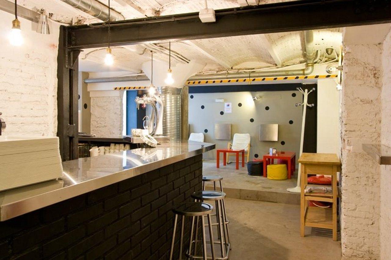 Motion Hostel *