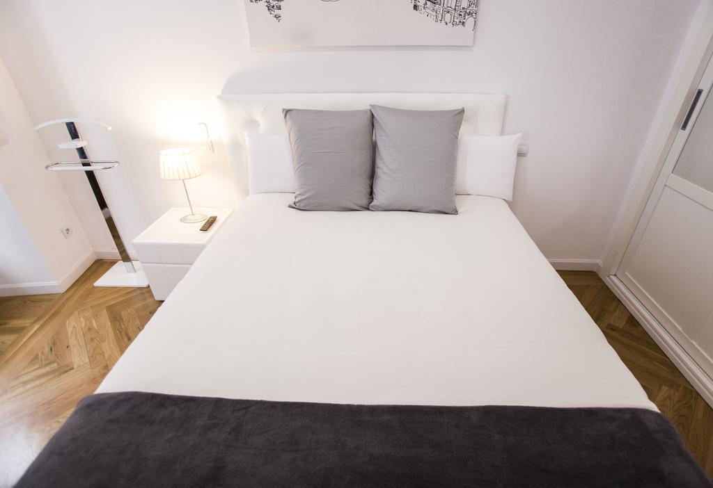 Apartment Alterhome Caballero De Gracia Madrid