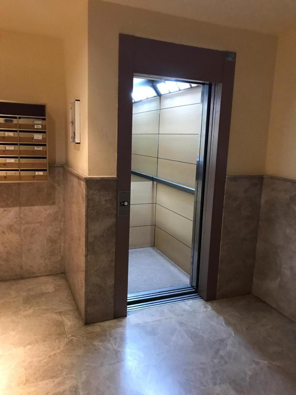 5 Calle De Robledo Apartment