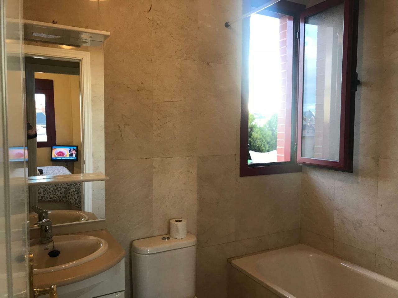 5 Calle De Robledo Apartment
