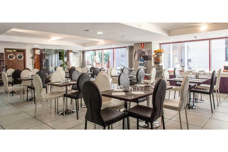 Exe Convention Plaza Hotel 4*