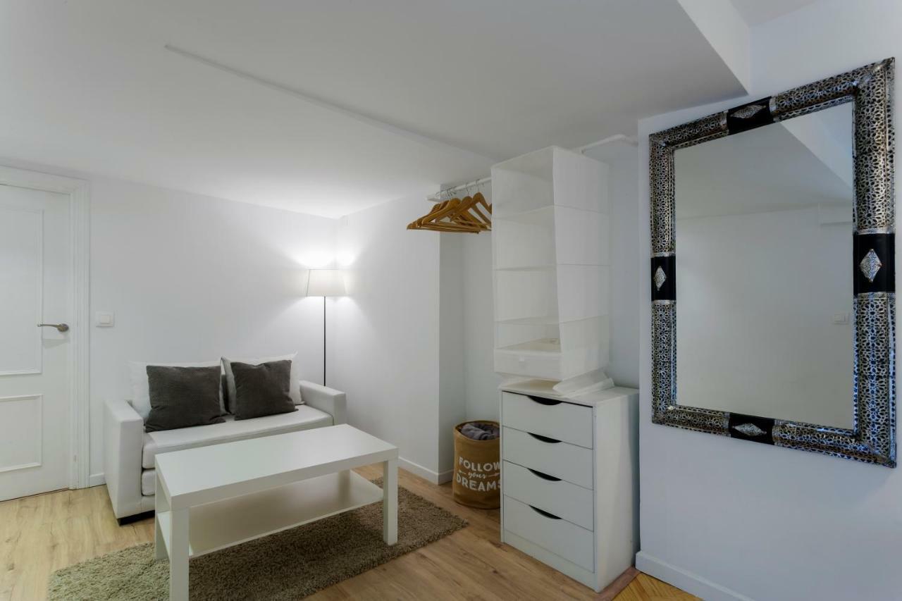 Dobohomes - Bolsa * Madrid
