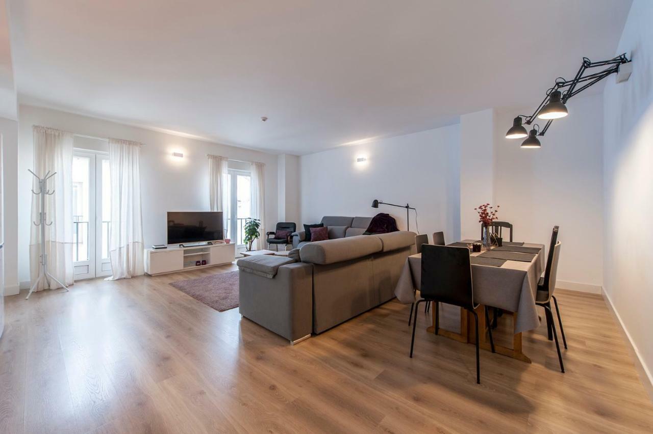 Hellenhost - Gran Vía Apartment