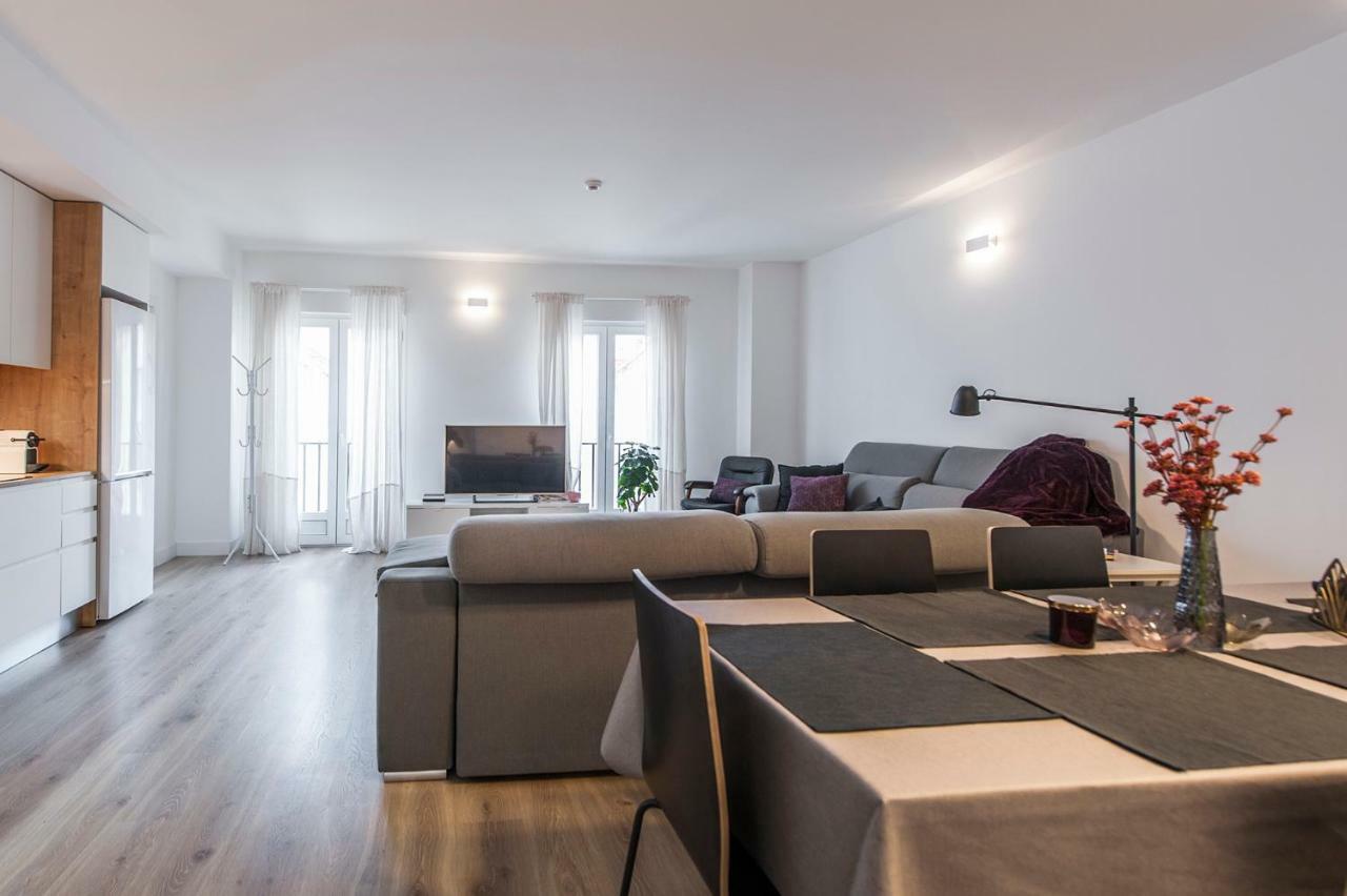 Hellenhost - Gran Vía Apartment *